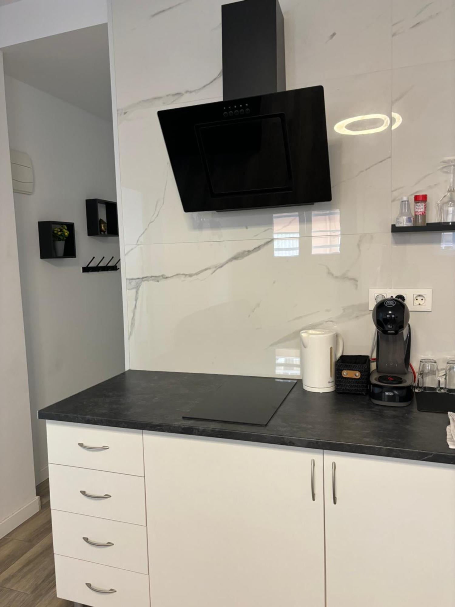 אליקאנטה Apartamento Blanco Y Negro En El Centro מראה חיצוני תמונה